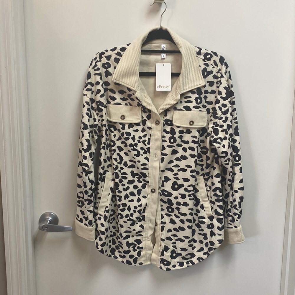 ePretty leopard shirt jacket. Collared with pockets and button sleeves.